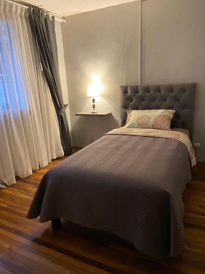 Blue House La Floresta كويتو المظهر الخارجي الصورة