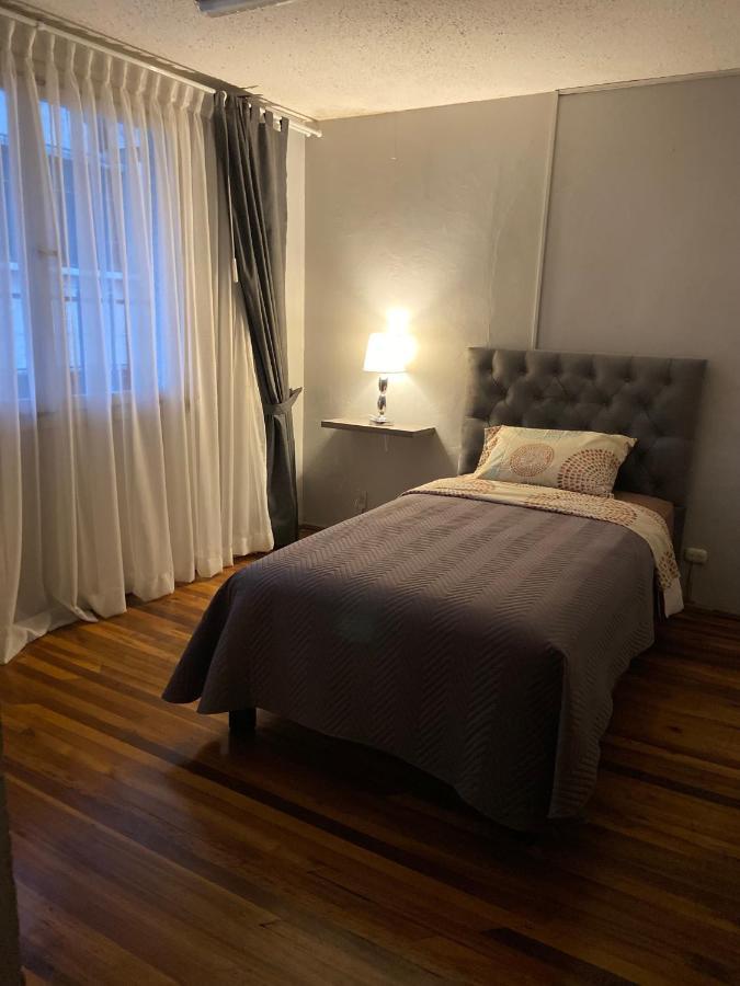 Blue House La Floresta كويتو المظهر الخارجي الصورة